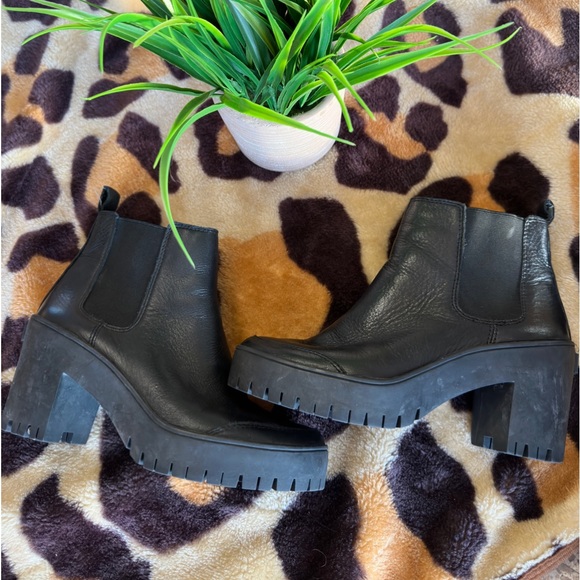 DKNY boots 7.5 SOLD - Picture 1 of 1